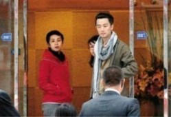 狗仔爆料姐弟恋视频合集,姐弟恋甜蜜瞬间大合集